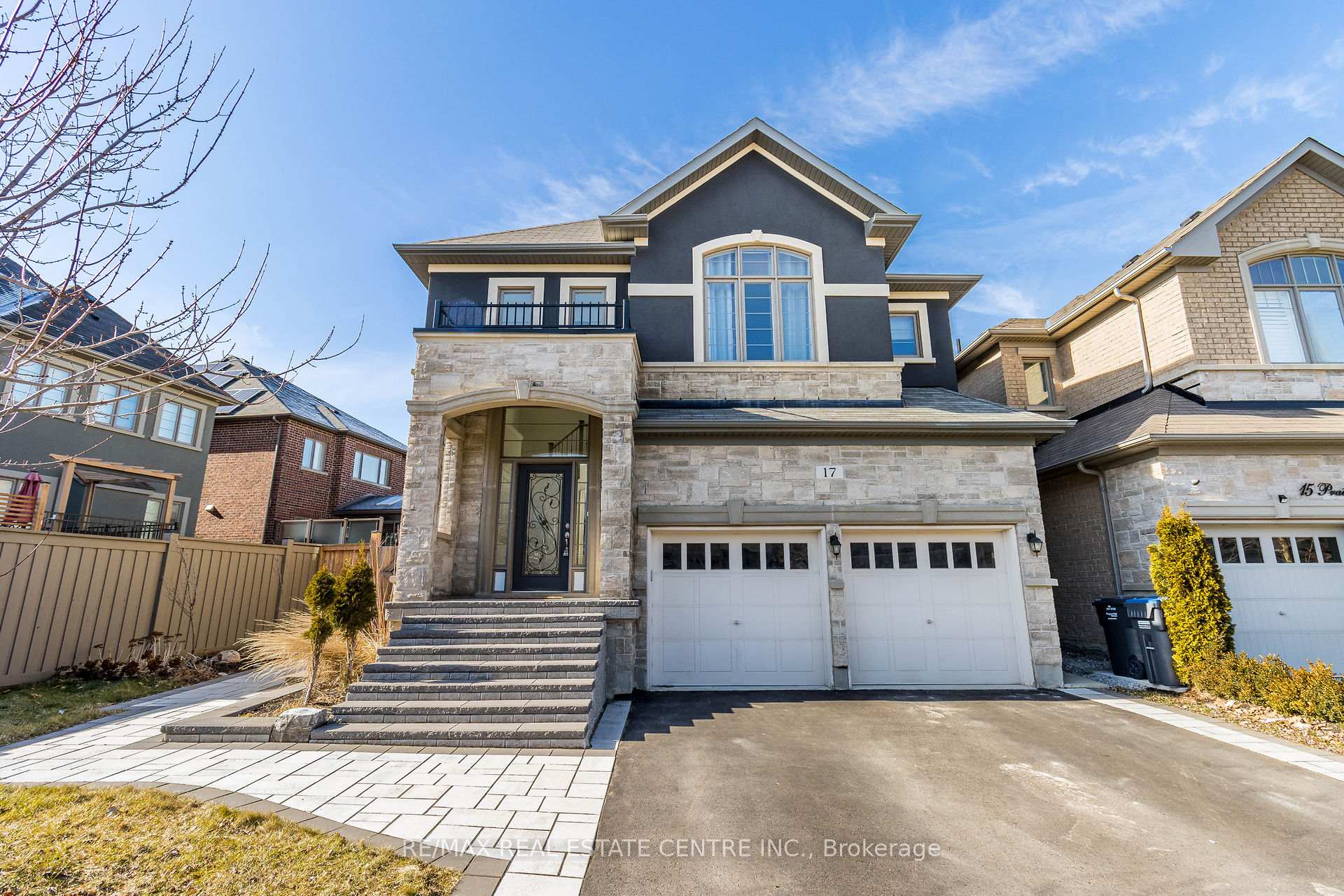 Front of 17 Prairie Creek Crescent