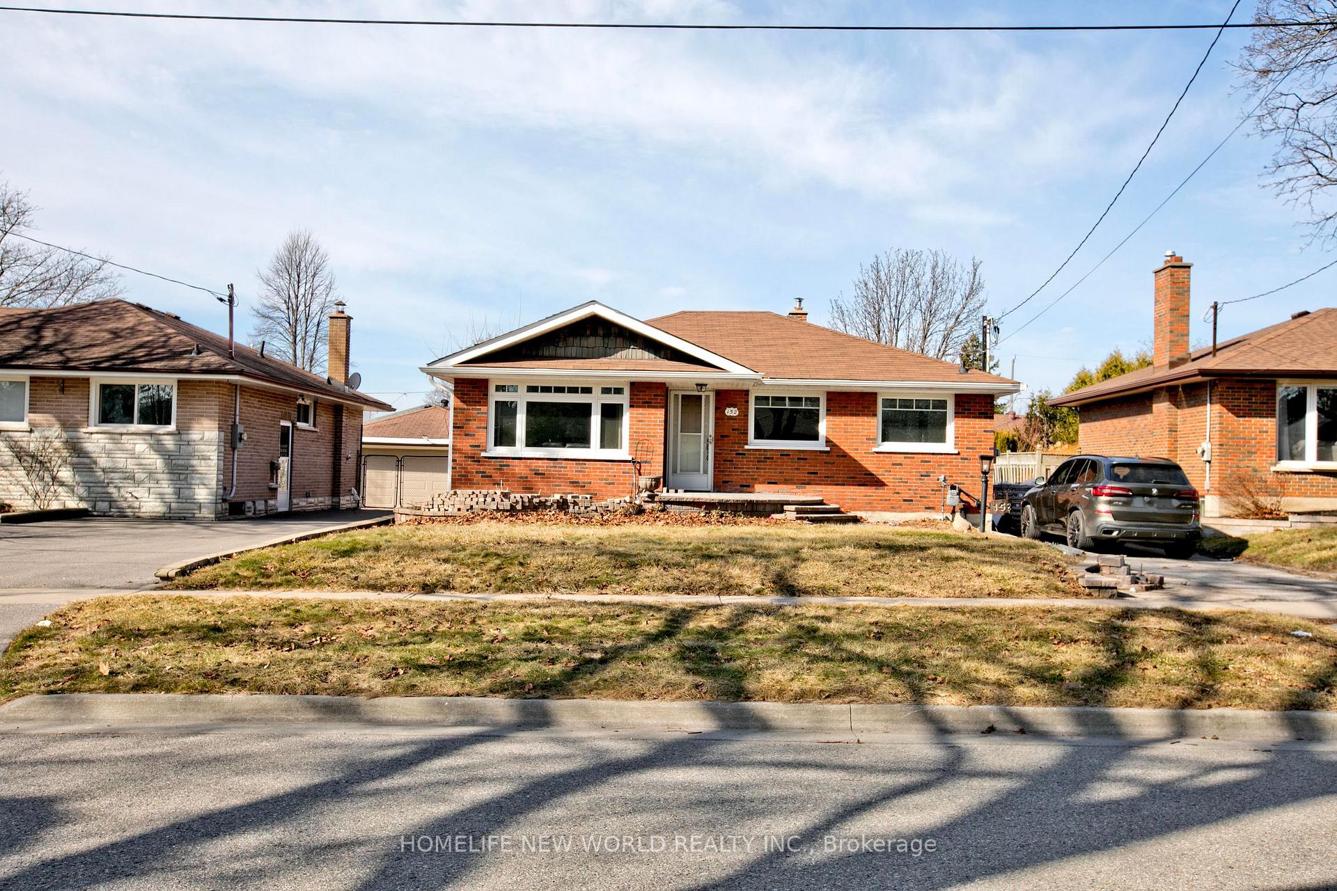 Front of 152 Eastmount Street W
