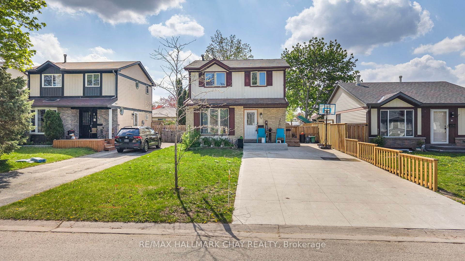Photo 1 of 12 Bronte Crescent, Barrie, Letitia Heights — HOMEH