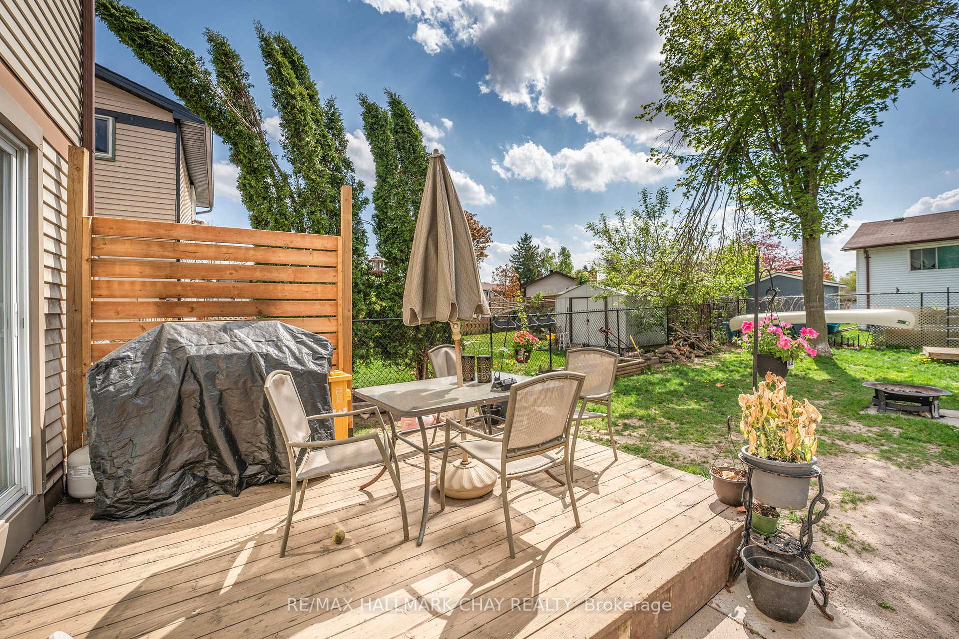 Photo 8 of 12 Bronte Crescent, Barrie, Letitia Heights — HOMEH
