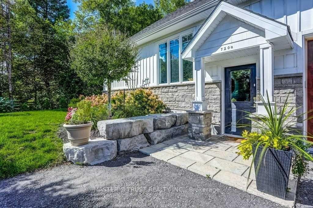 Front of 720B Wellington Street W