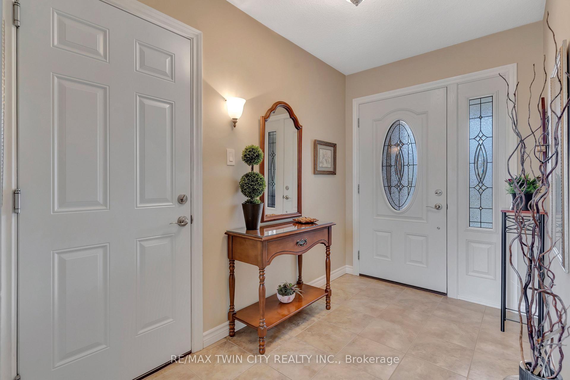 Photo 39 of 158 Martinglen Crescent, Kitchener — HOMEH