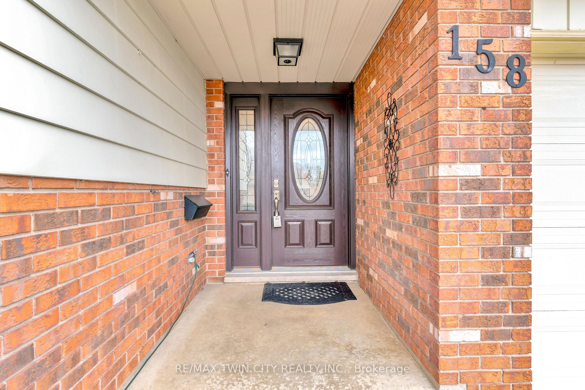 Photo 4 of 158 Martinglen Crescent, Kitchener — HOMEH