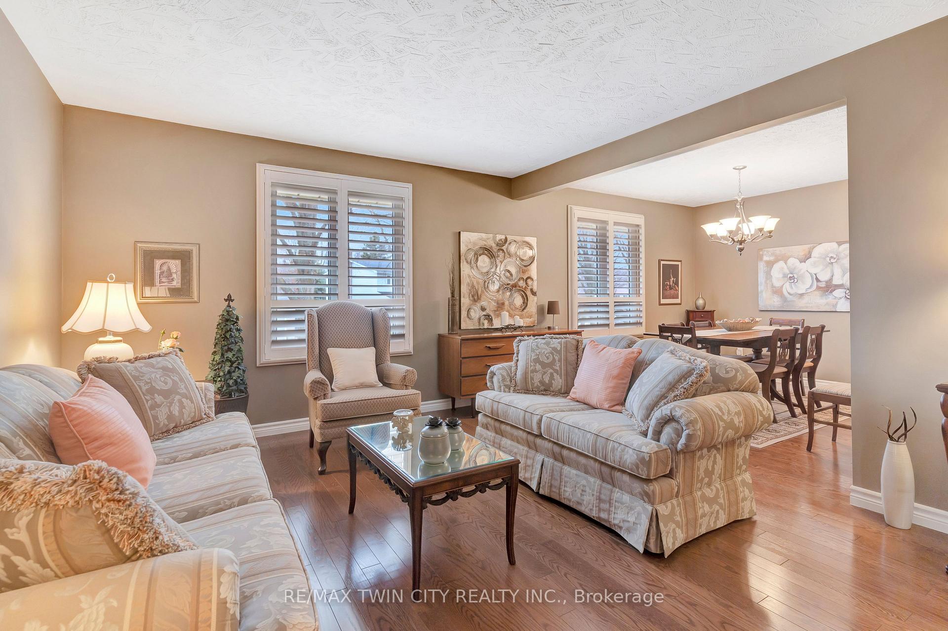 Photo 40 of 158 Martinglen Crescent, Kitchener — HOMEH