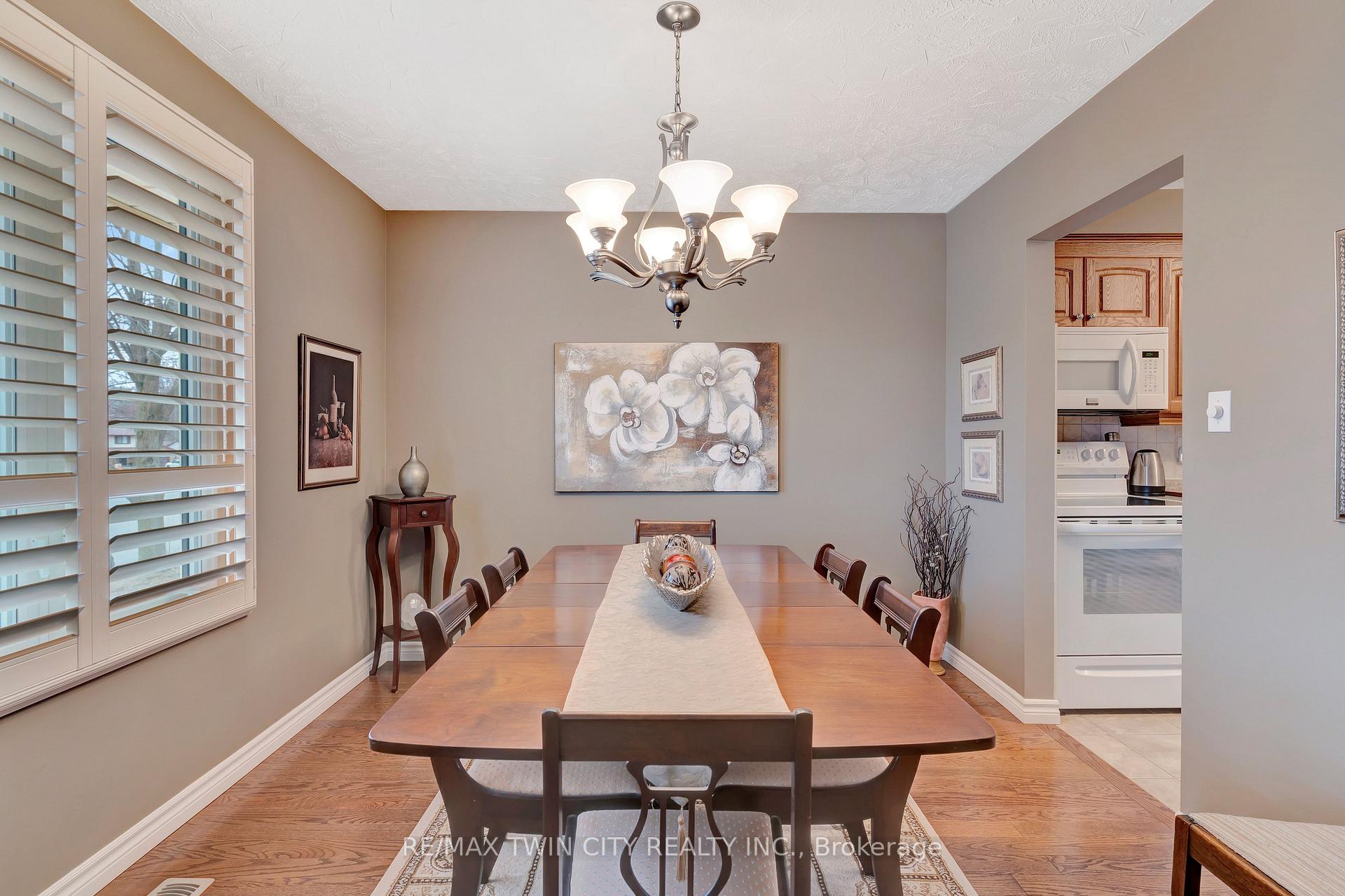 Photo 3 of 158 Martinglen Crescent, Kitchener — HOMEH