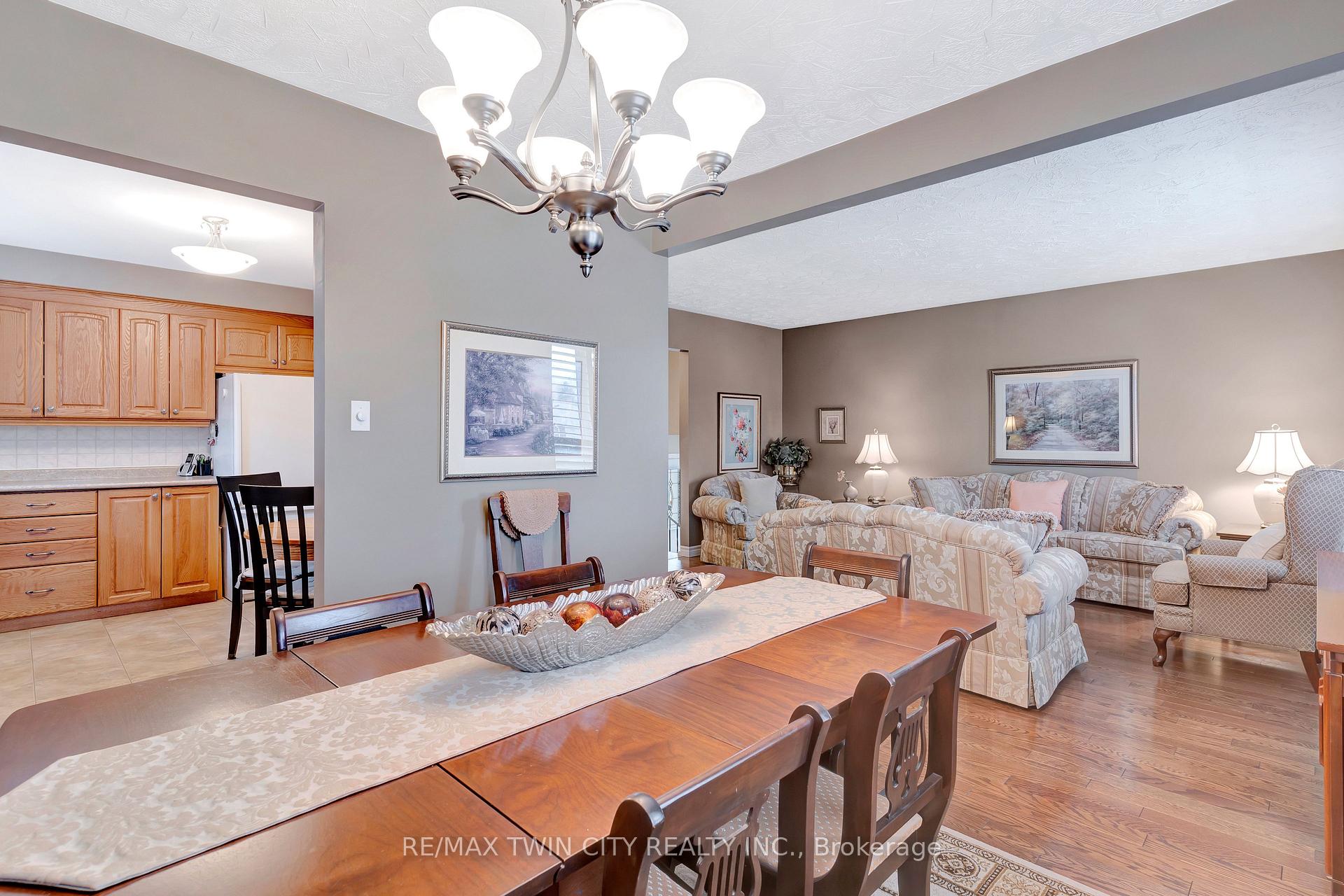 Photo 7 of 158 Martinglen Crescent, Kitchener — HOMEH