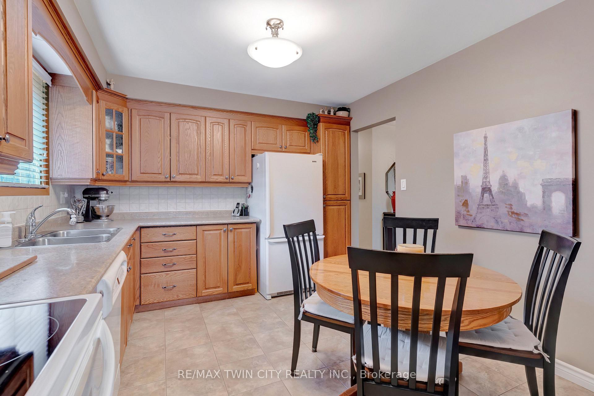 Photo 6 of 158 Martinglen Crescent, Kitchener — HOMEH