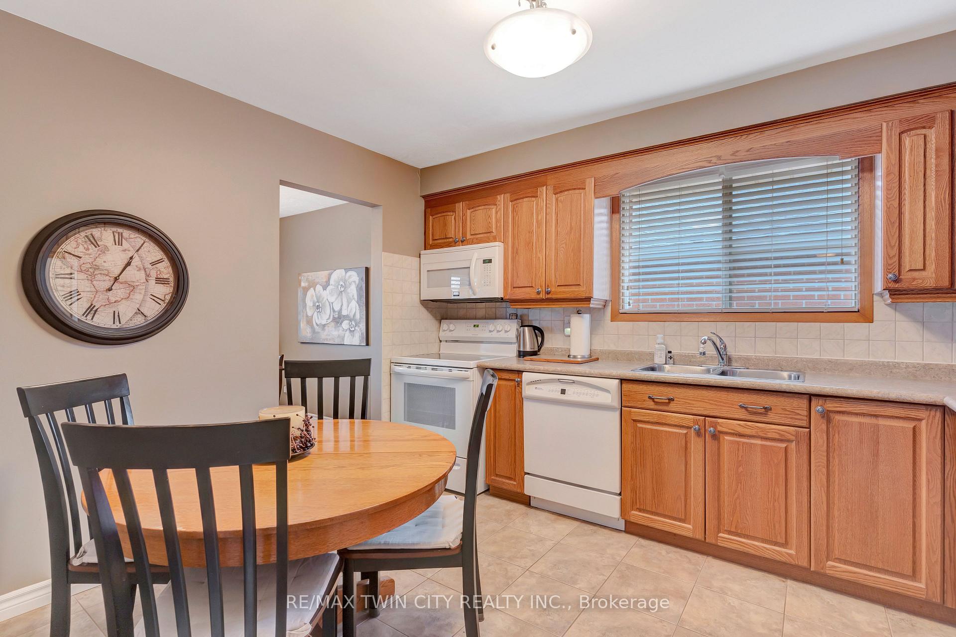Photo 12 of 158 Martinglen Crescent, Kitchener — HOMEH