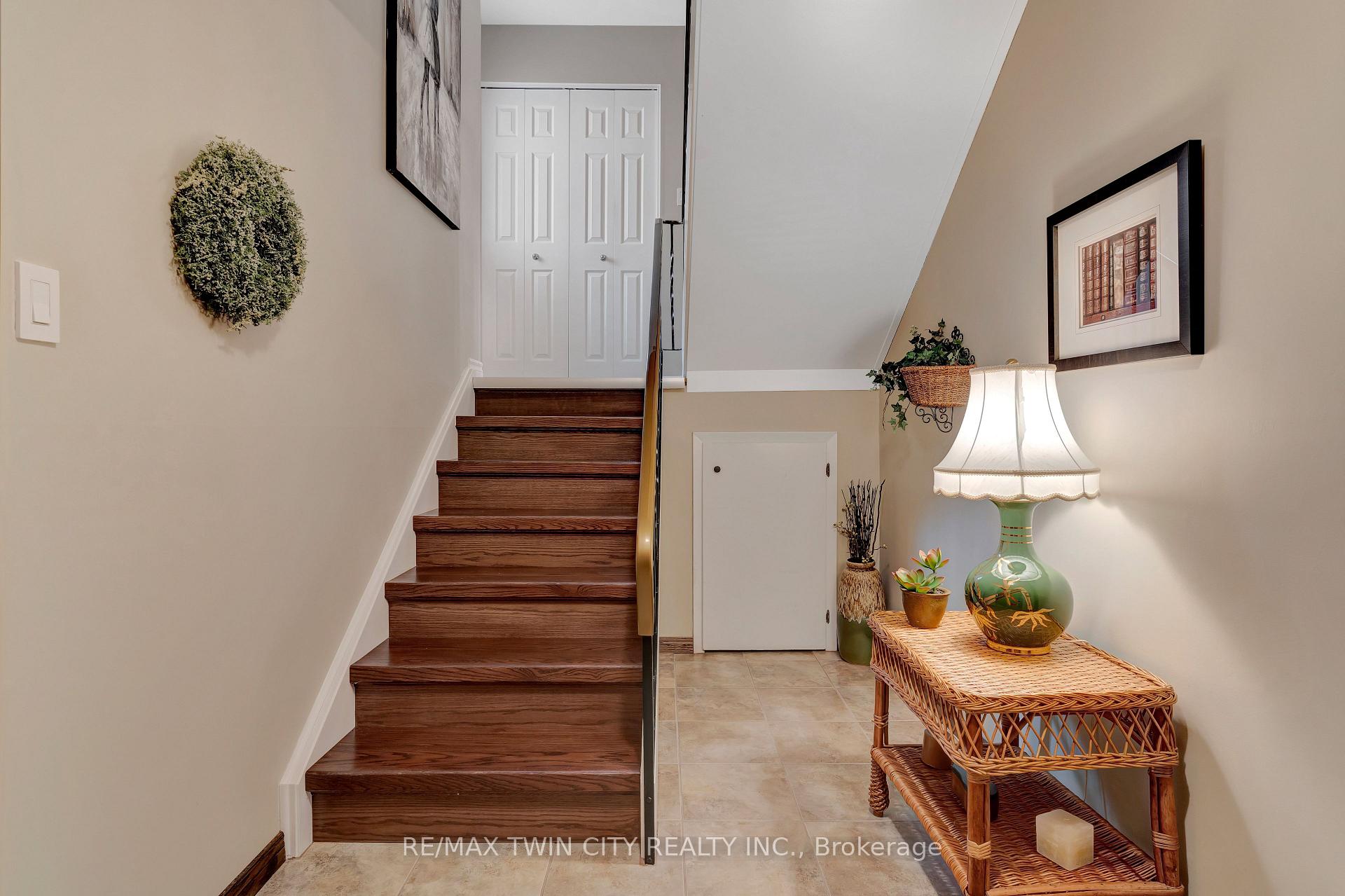 Photo 16 of 158 Martinglen Crescent, Kitchener — HOMEH