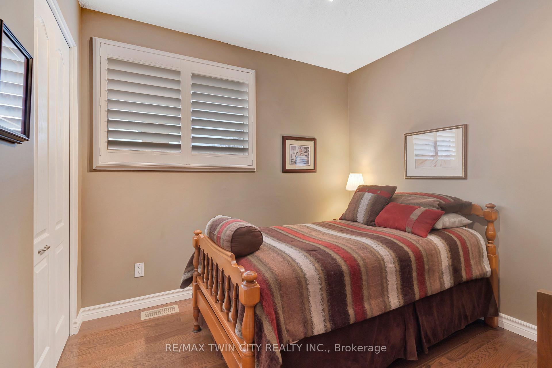 Photo 22 of 158 Martinglen Crescent, Kitchener — HOMEH