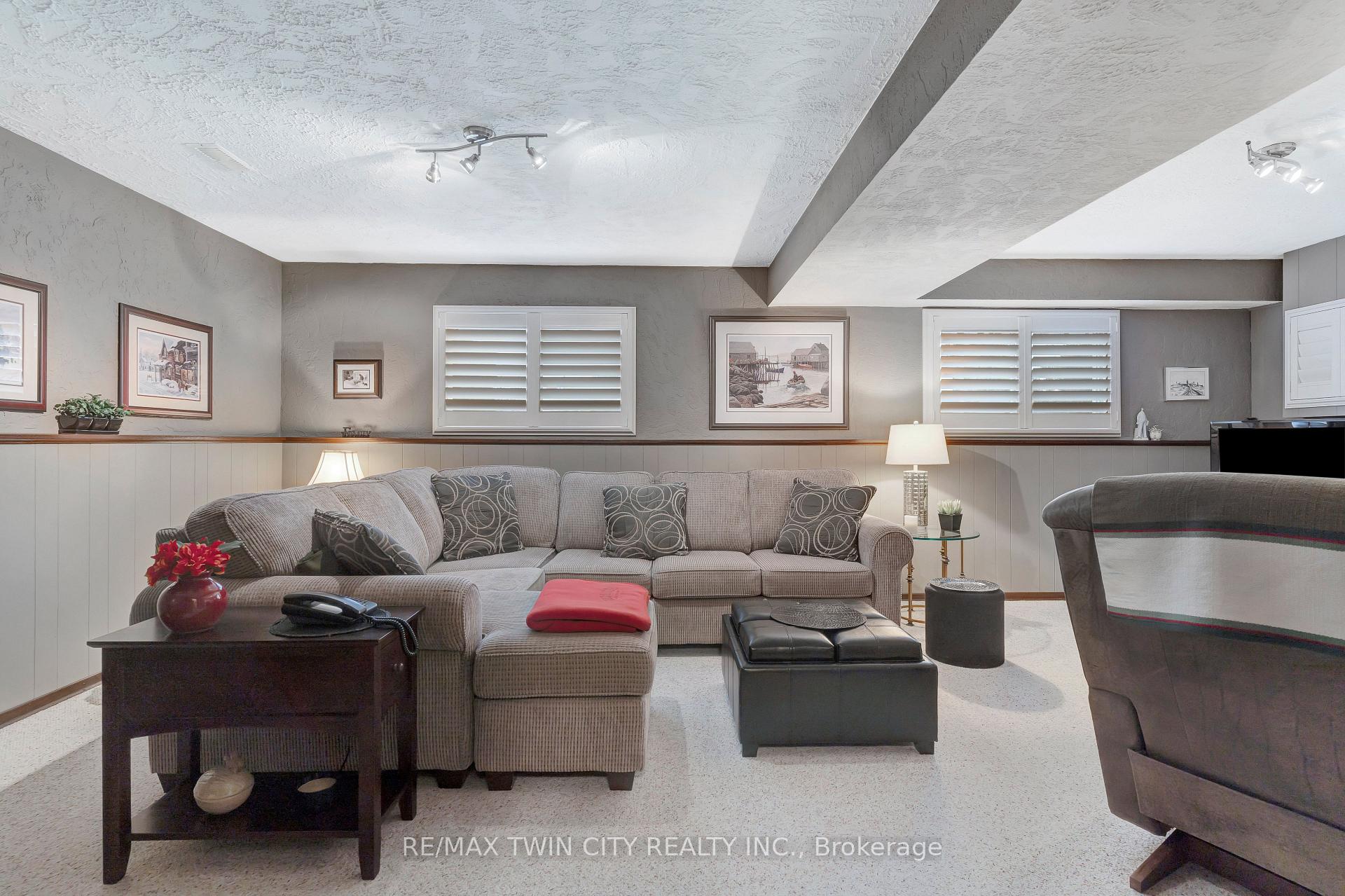 Photo 8 of 158 Martinglen Crescent, Kitchener — HOMEH