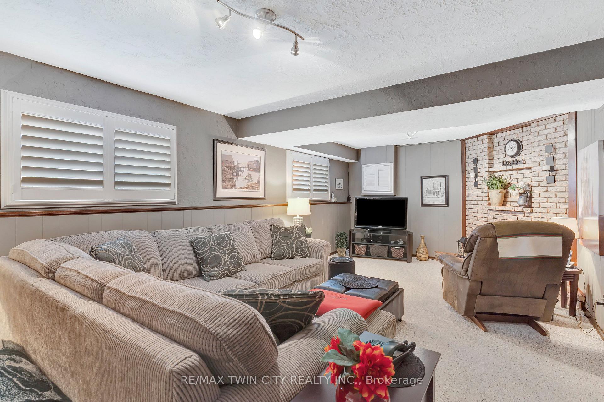 Photo 19 of 158 Martinglen Crescent, Kitchener — HOMEH