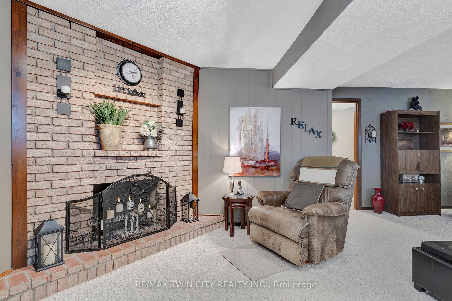 Photo 33 of 158 Martinglen Crescent, Kitchener — HOMEH