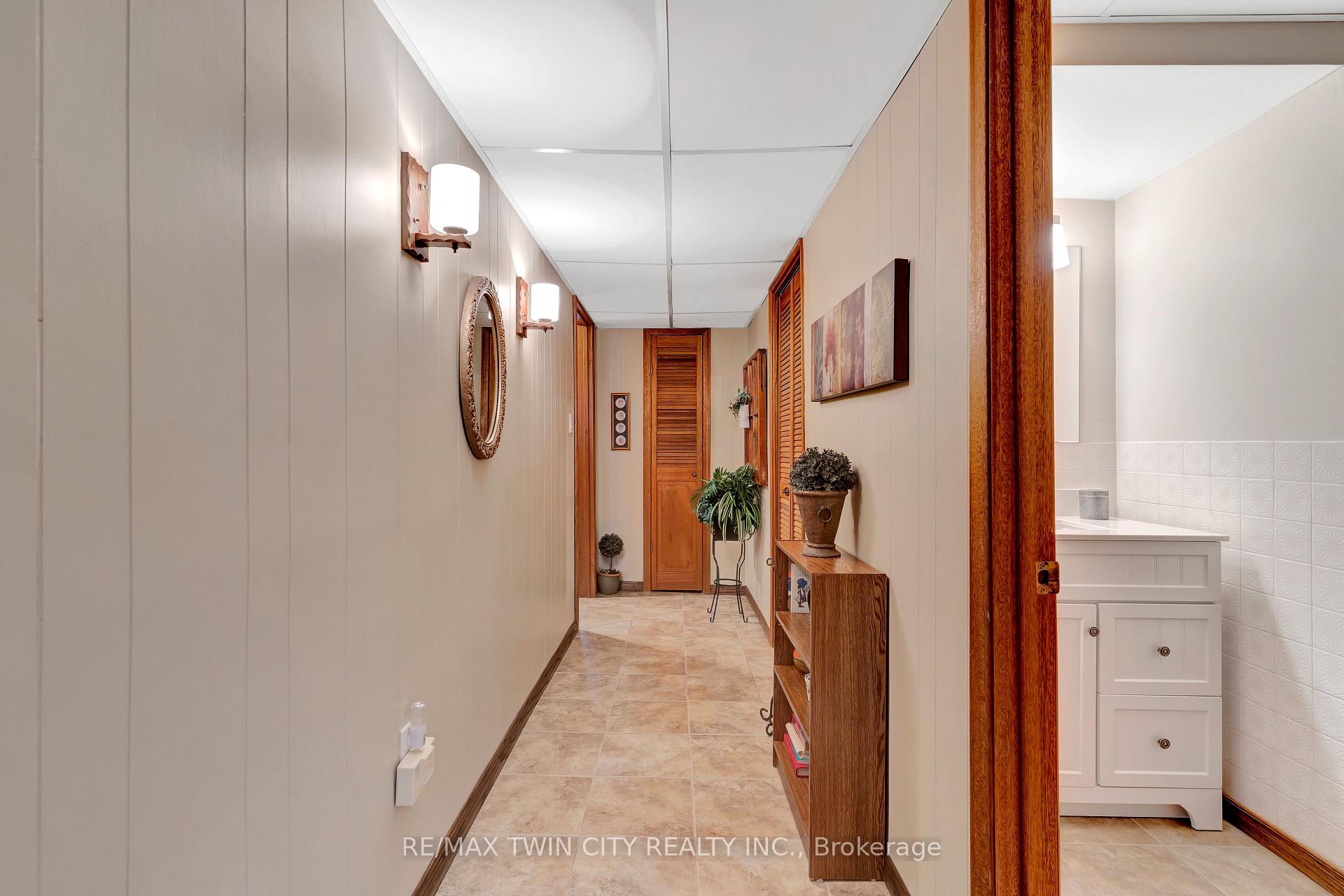 Photo 29 of 158 Martinglen Crescent, Kitchener — HOMEH