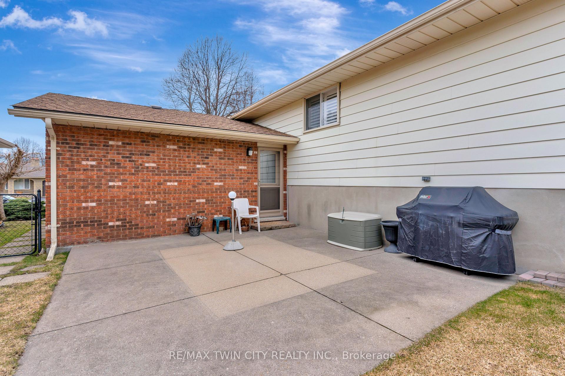 Photo 34 of 158 Martinglen Crescent, Kitchener — HOMEH