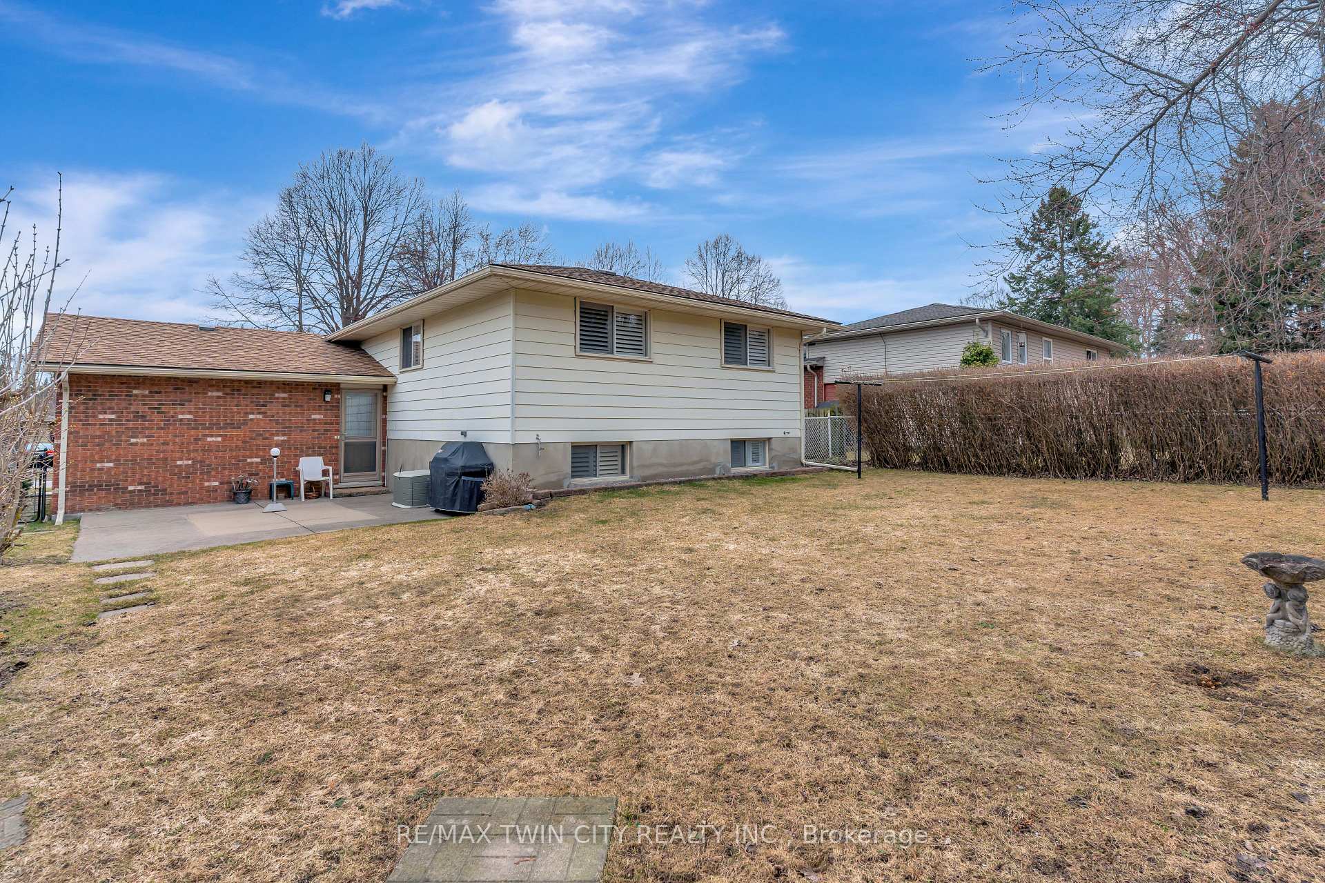 Photo 27 of 158 Martinglen Crescent, Kitchener — HOMEH