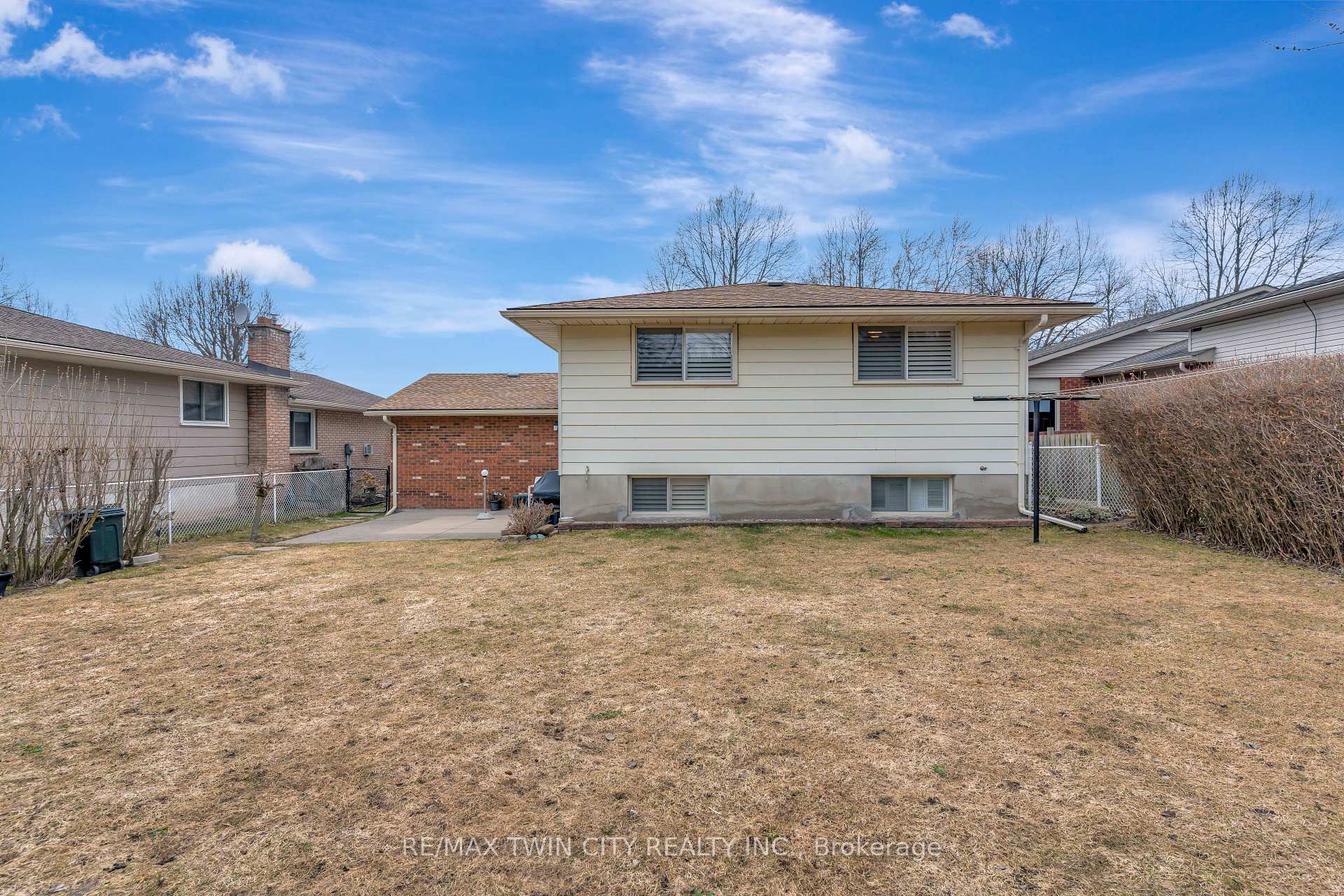Photo 31 of 158 Martinglen Crescent, Kitchener — HOMEH