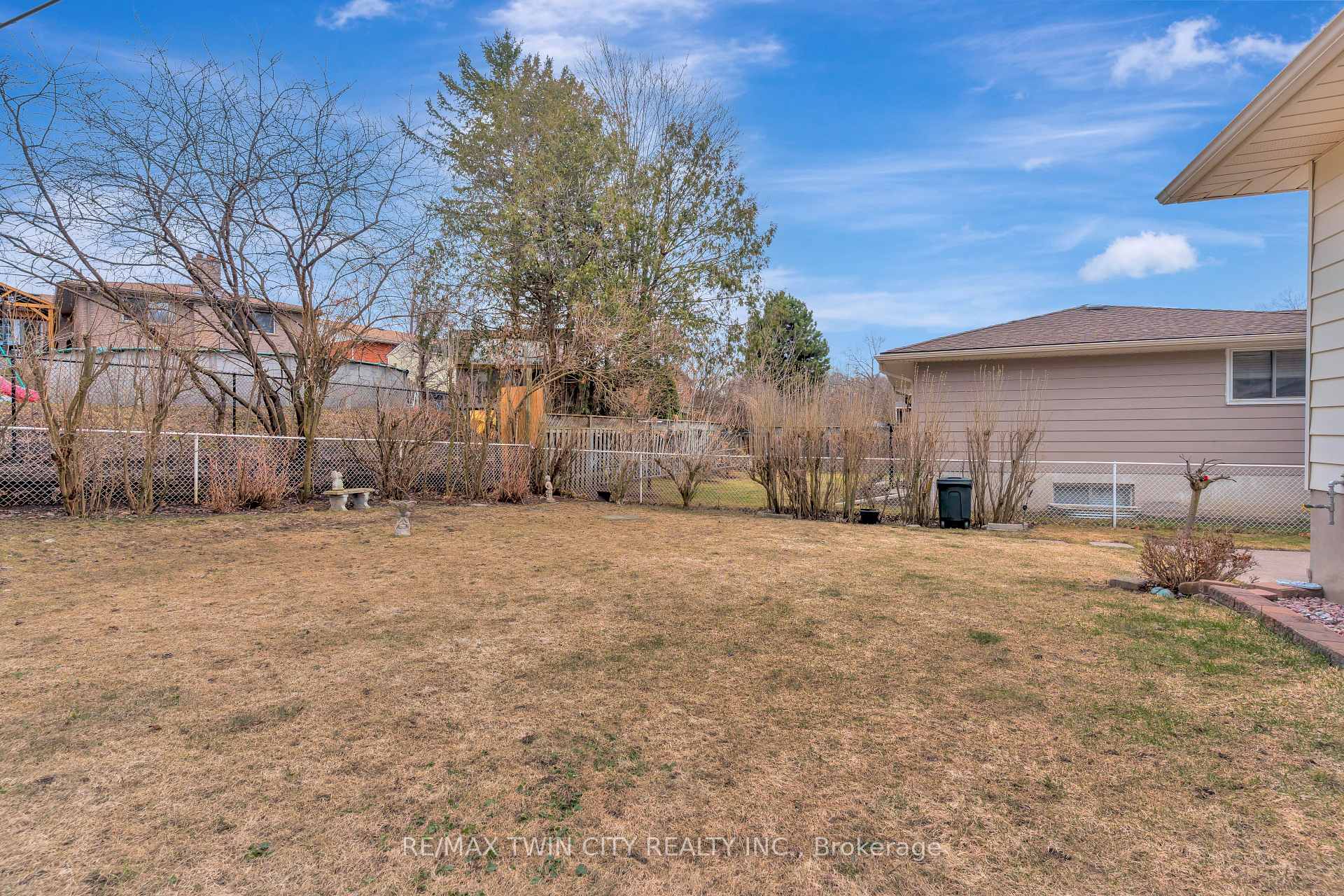 Photo 41 of 158 Martinglen Crescent, Kitchener — HOMEH