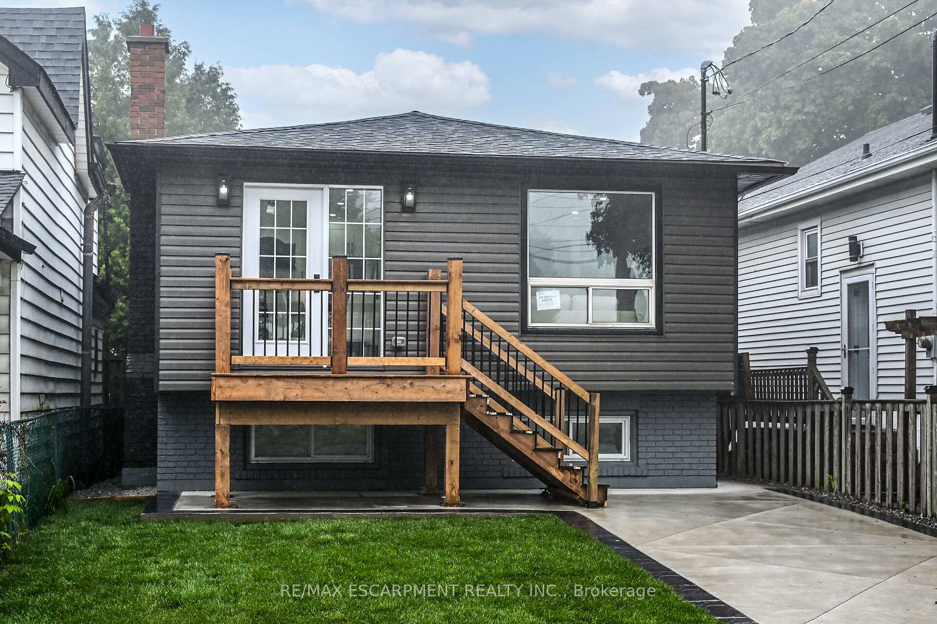 Front of 944 Concession Street