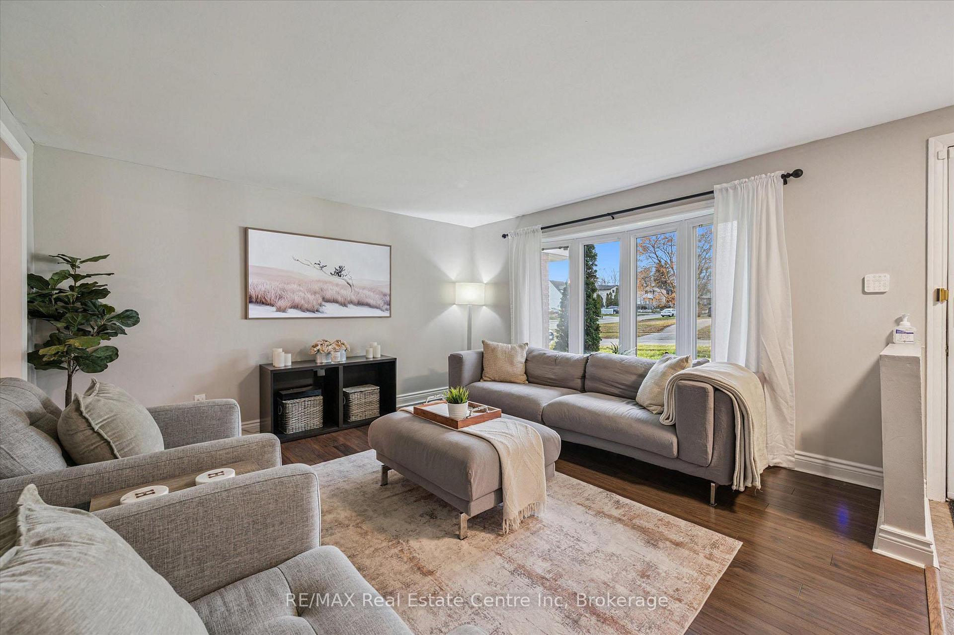 Photo 4 of 3 Briarlea Road, Guelph, Kortright West — HOMEH