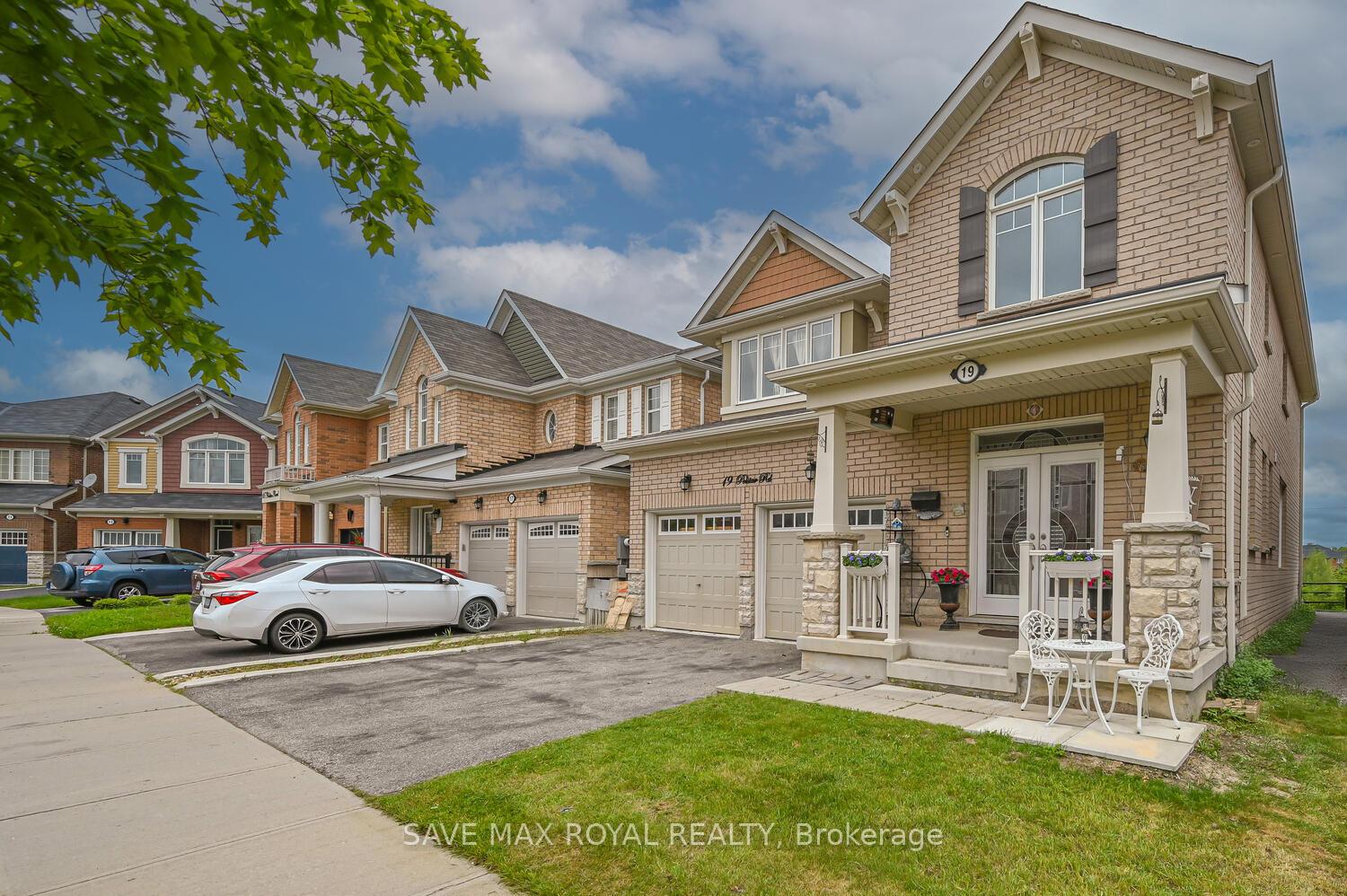 Photo 5 of 19 Polstar Road, Brampton, Northwest Brampton — HOMEH