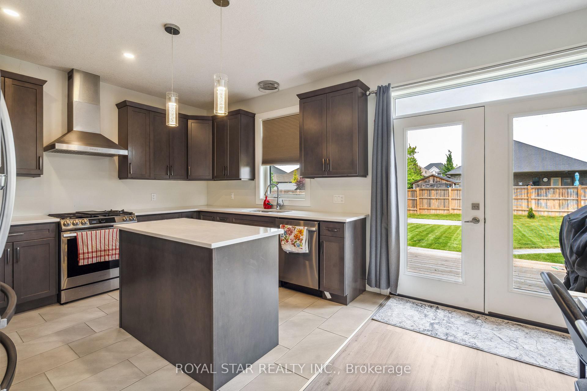 Photo 5 of 2 Statham Street, Strathroy-Caradoc, SE — HOMEH