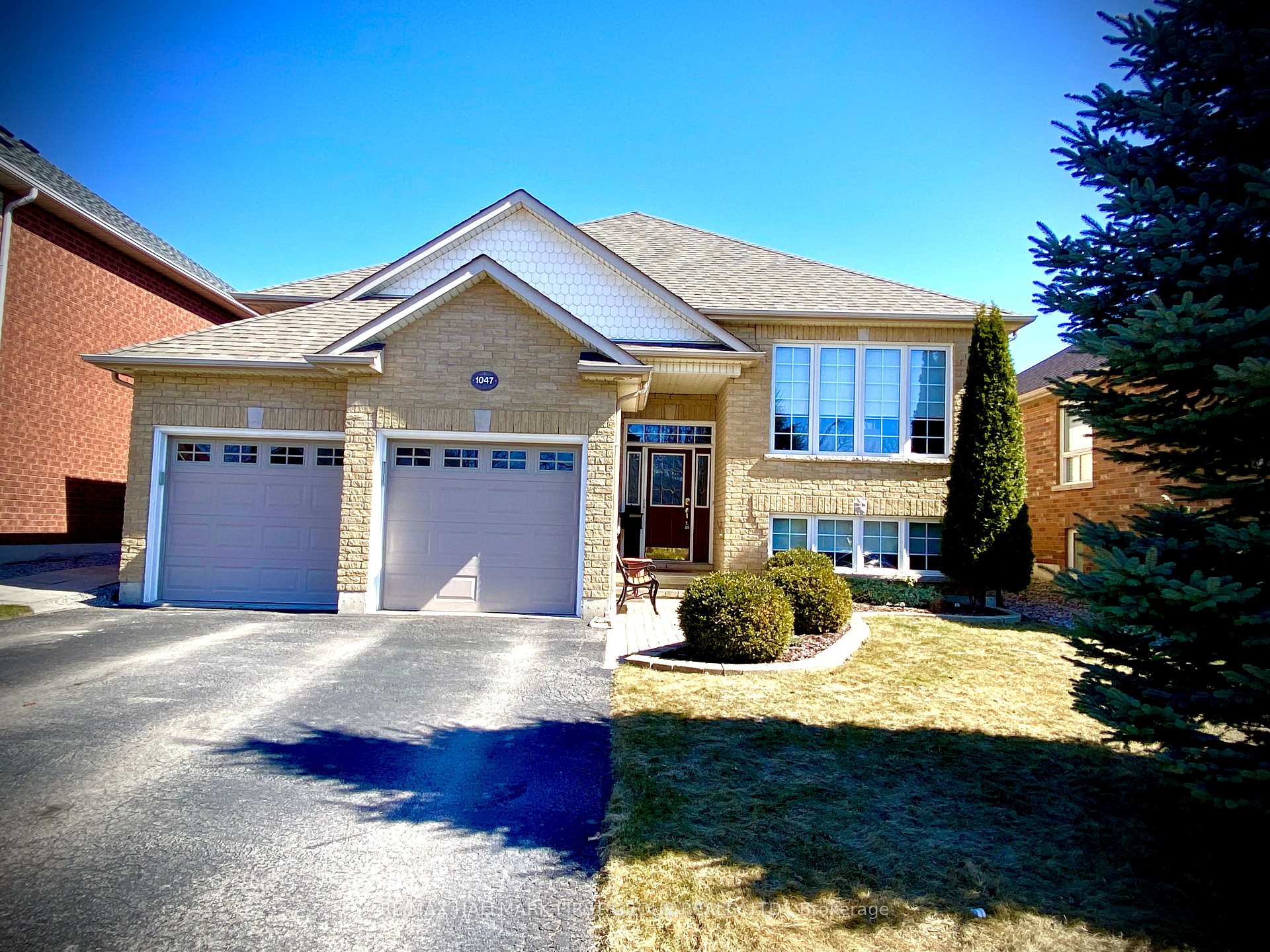 Photo 1 of 1047 Interlake Drive, Oshawa, Pinecrest — HOMEH