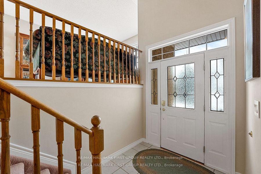 Photo 4 of 1047 Interlake Drive, Oshawa, Pinecrest — HOMEH