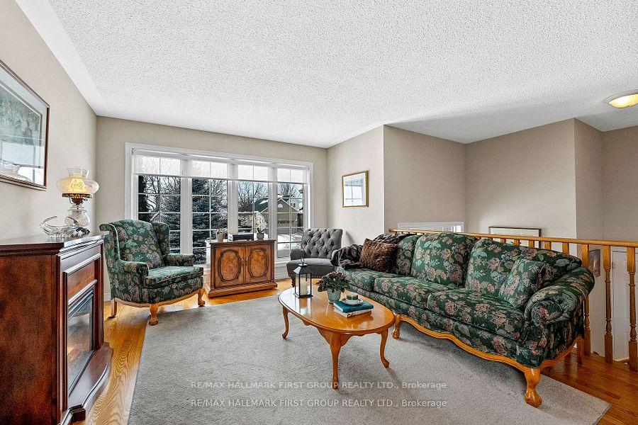 Photo 6 of 1047 Interlake Drive, Oshawa, Pinecrest — HOMEH
