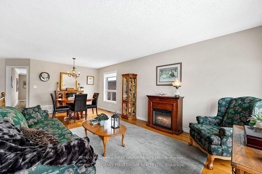 Photo 12 of 1047 Interlake Drive, Oshawa, Pinecrest — HOMEH
