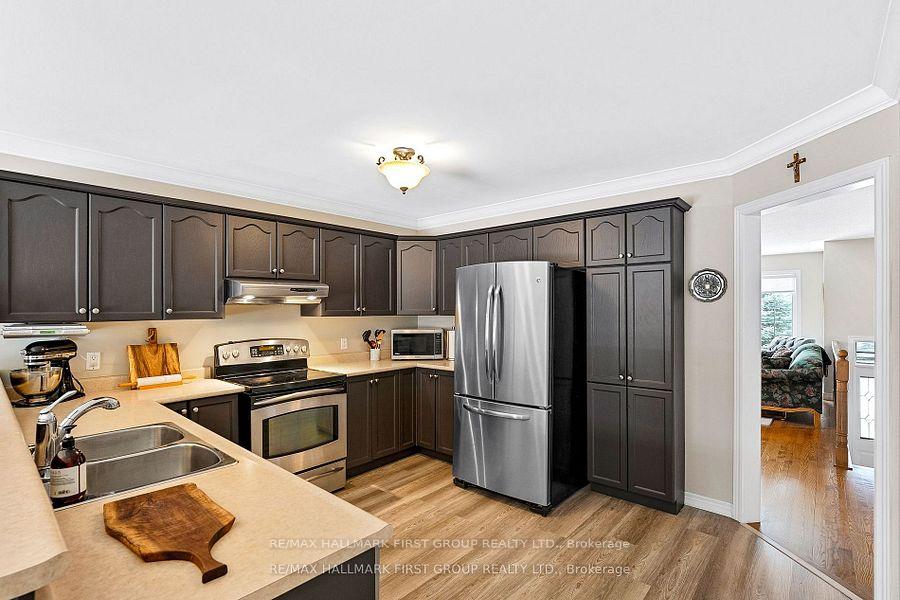 Photo 13 of 1047 Interlake Drive, Oshawa, Pinecrest — HOMEH