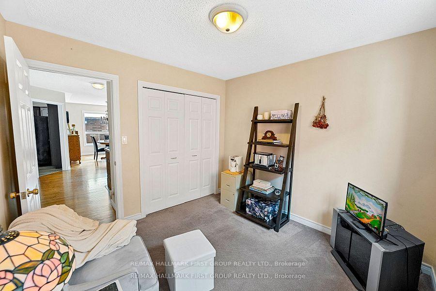 Photo 17 of 1047 Interlake Drive, Oshawa, Pinecrest — HOMEH