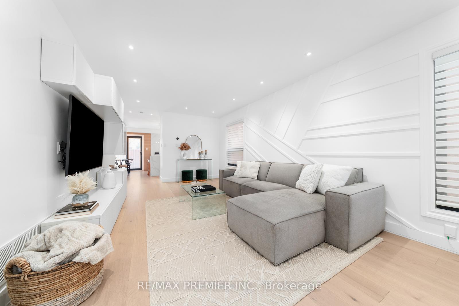 Photo 8 of 111 Montcalm Boulevard, Vaughan, Vellore Village — HOMEH