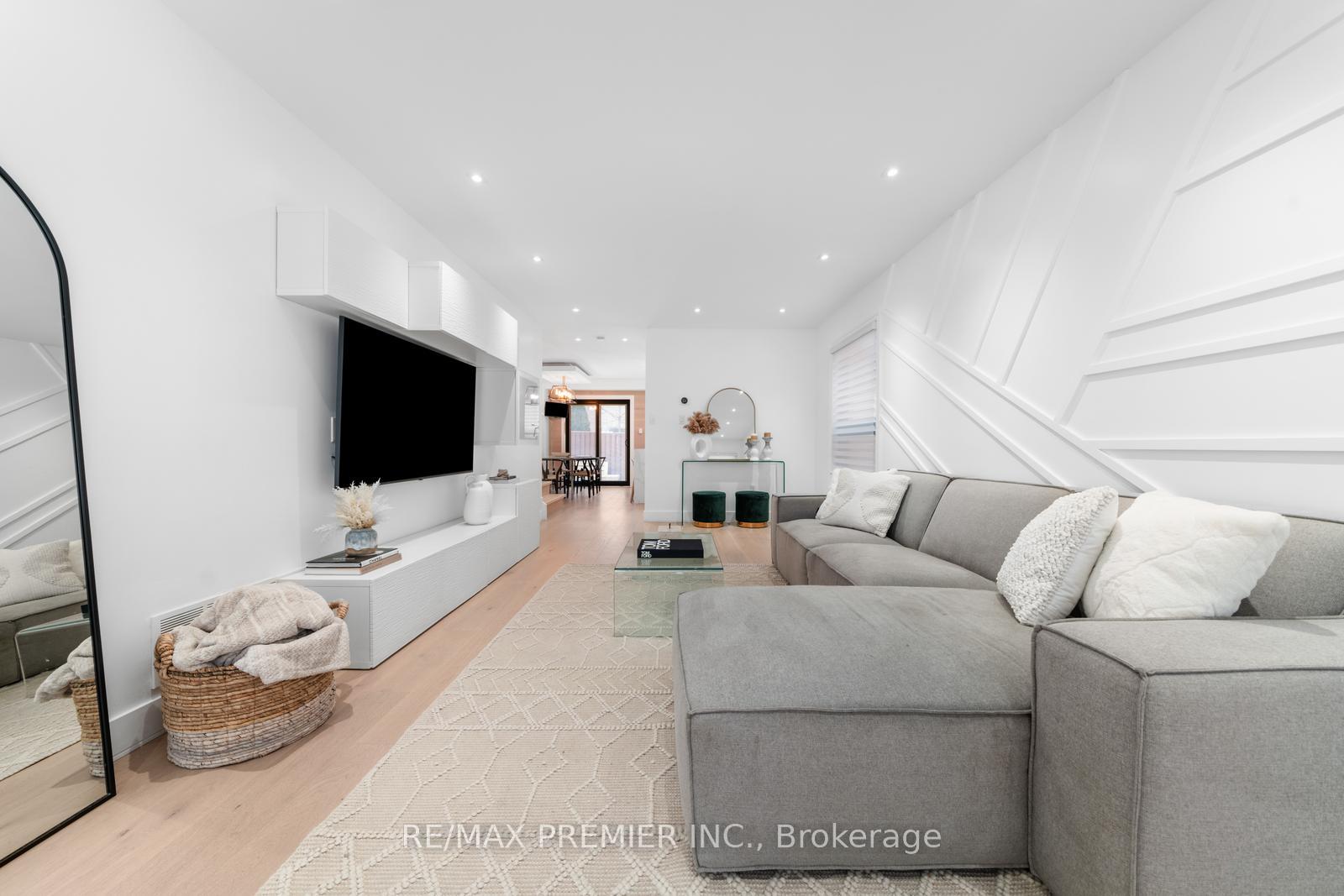 Photo 6 of 111 Montcalm Boulevard, Vaughan, Vellore Village — HOMEH