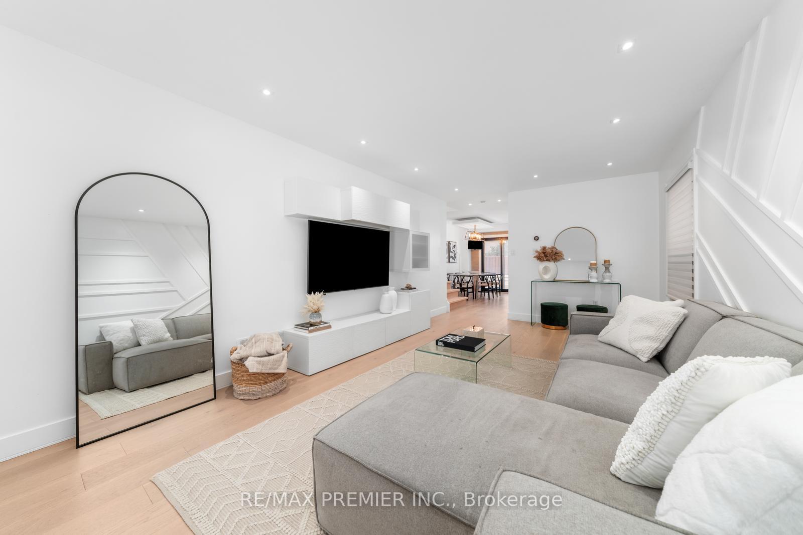 Photo 5 of 111 Montcalm Boulevard, Vaughan, Vellore Village — HOMEH