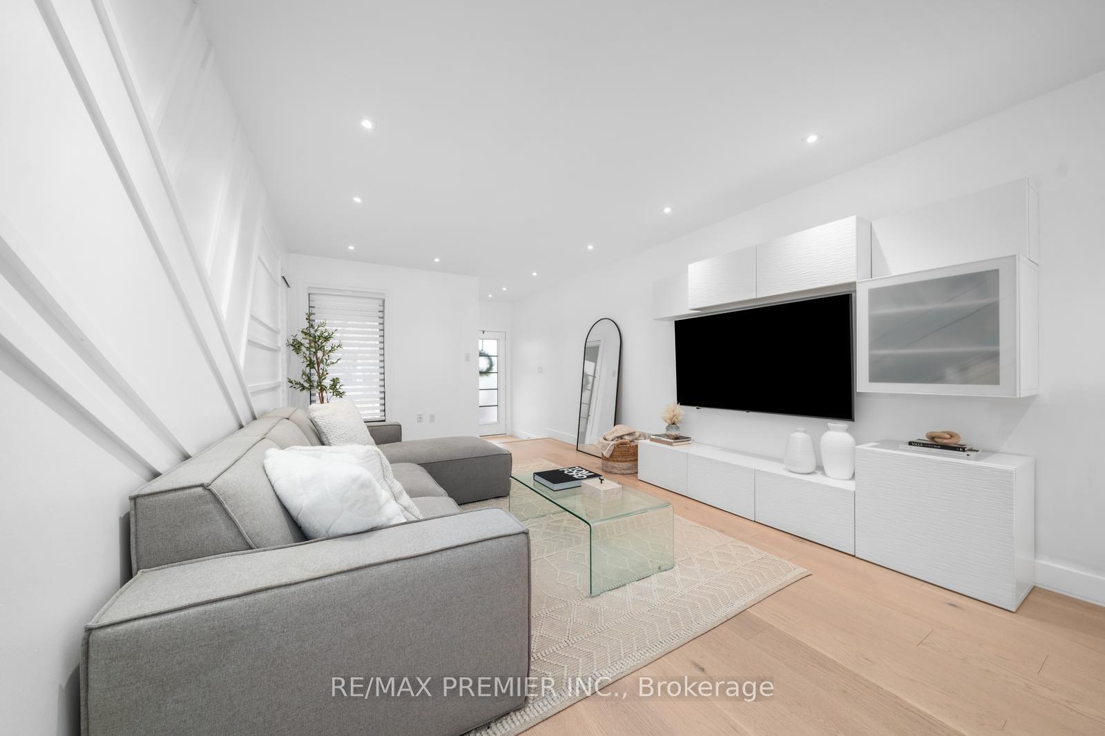 Photo 3 of 111 Montcalm Boulevard, Vaughan, Vellore Village — HOMEH