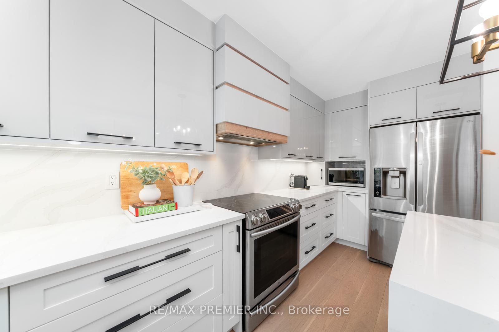 Photo 11 of 111 Montcalm Boulevard, Vaughan, Vellore Village — HOMEH