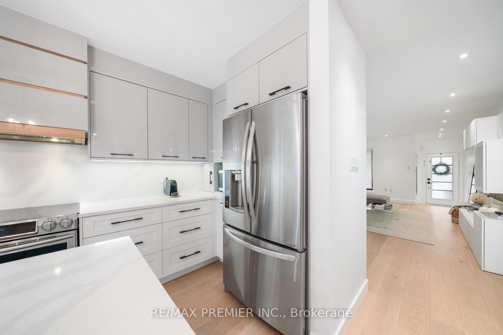 Photo 9 of 111 Montcalm Boulevard, Vaughan, Vellore Village — HOMEH