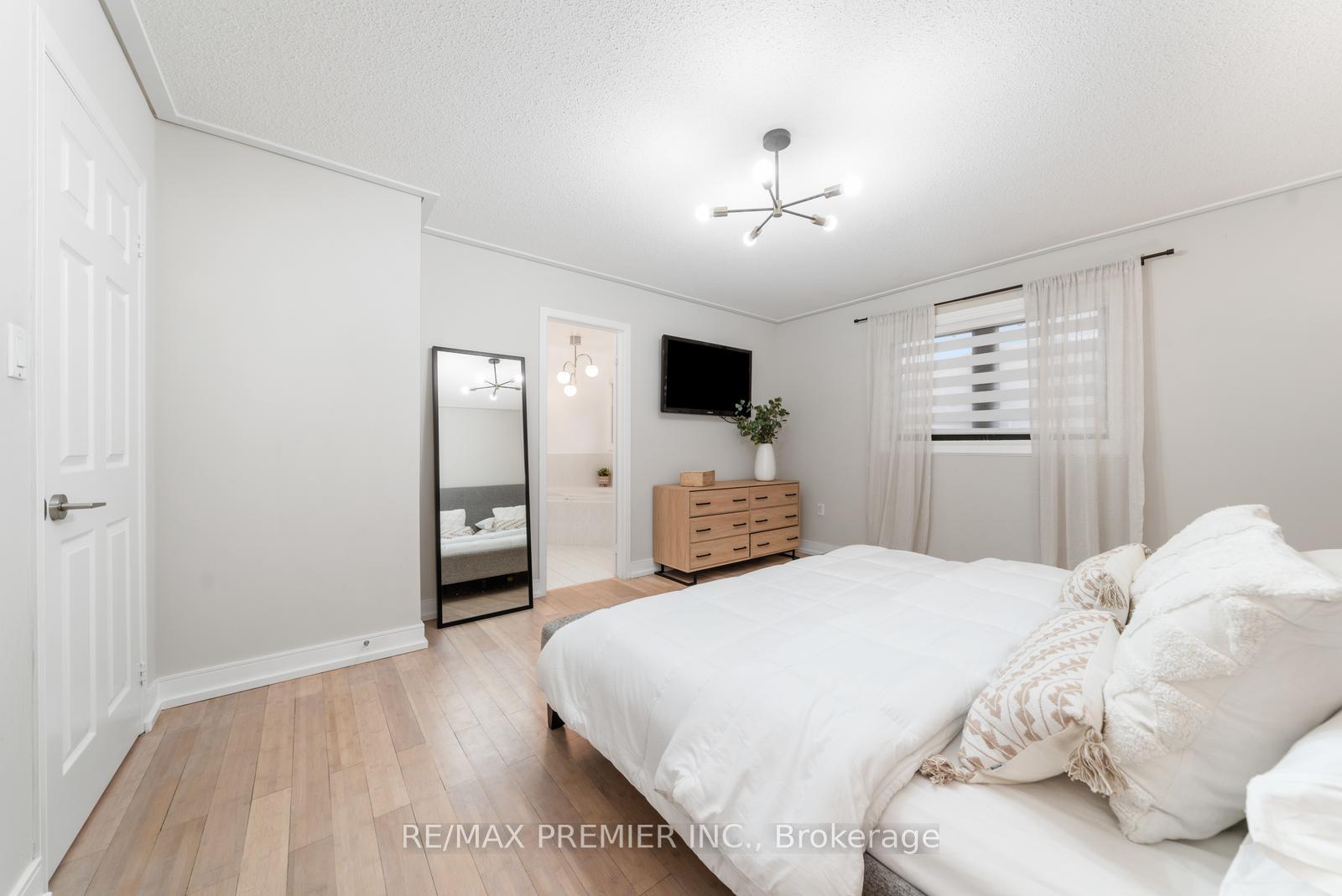 Photo 16 of 111 Montcalm Boulevard, Vaughan, Vellore Village — HOMEH