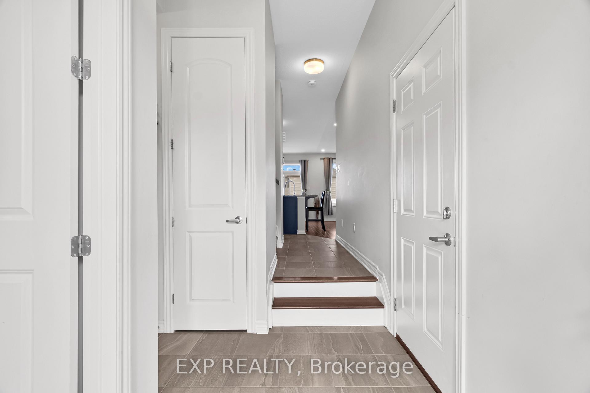 Photo 3 of 560 Flagstaff Drive, Ottawa, Barrhaven - Half Moon Bay — HOMEH