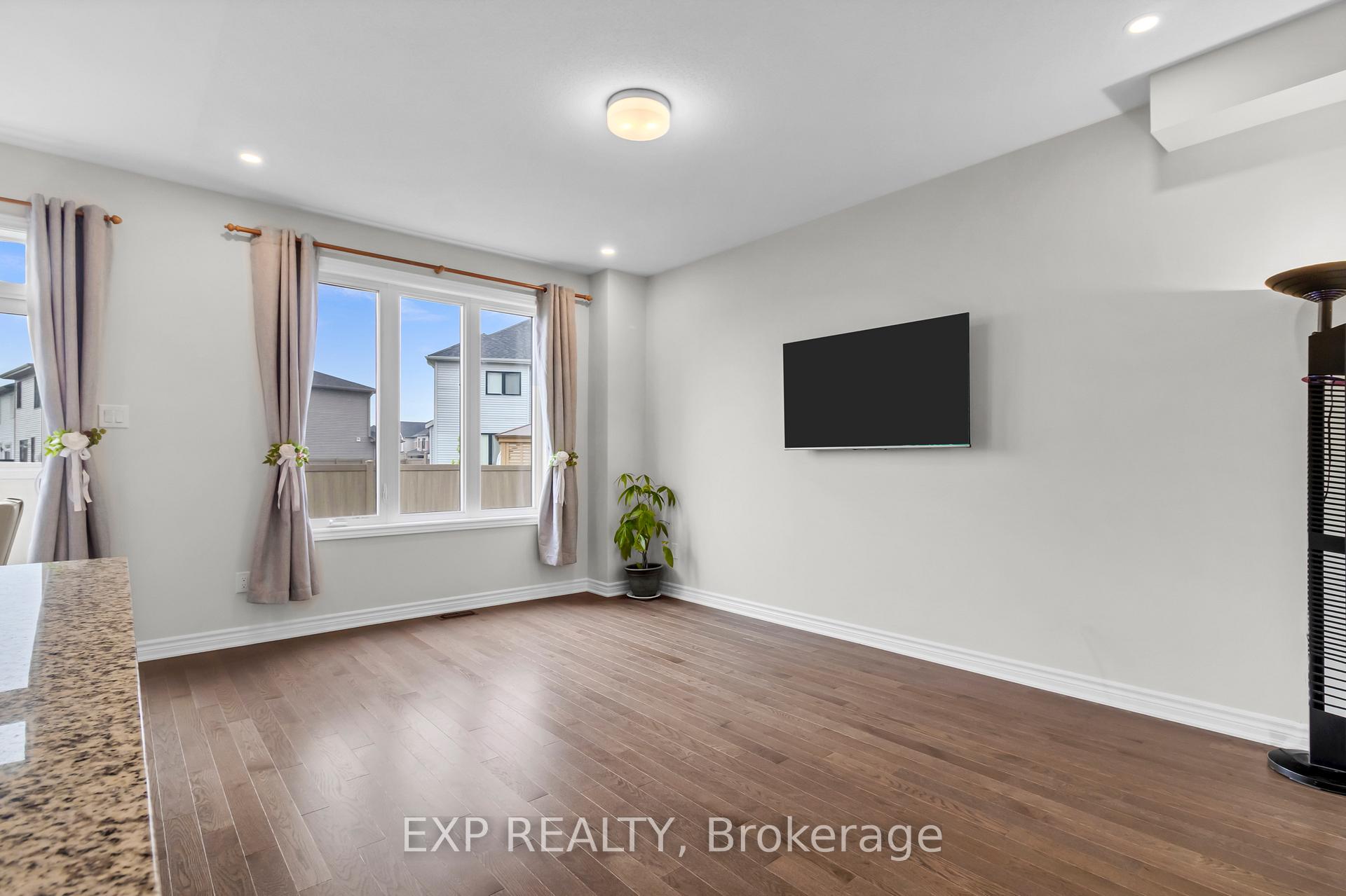 Photo 7 of 560 Flagstaff Drive, Ottawa, Barrhaven - Half Moon Bay — HOMEH