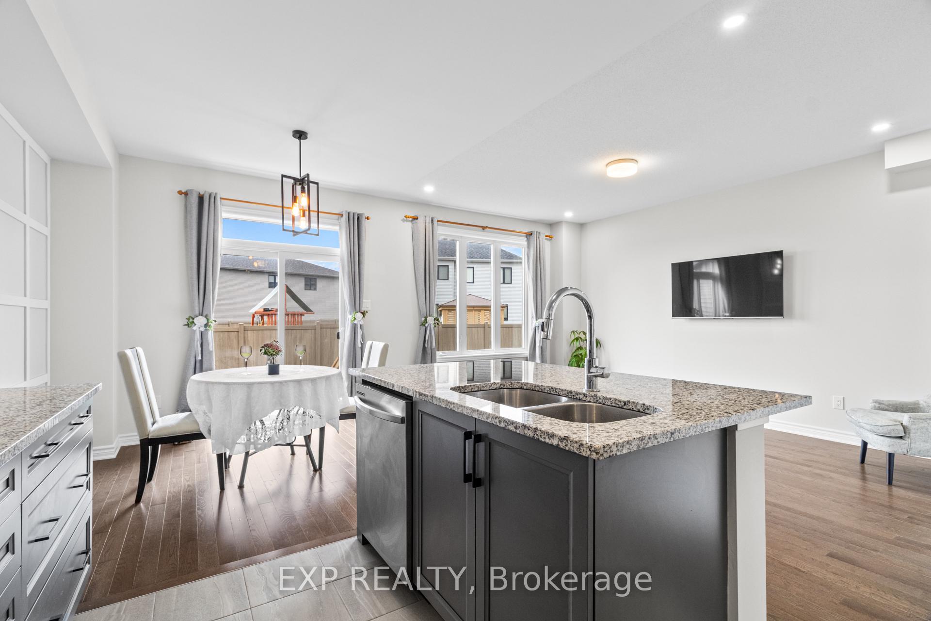 Photo 11 of 560 Flagstaff Drive, Ottawa, Barrhaven - Half Moon Bay — HOMEH