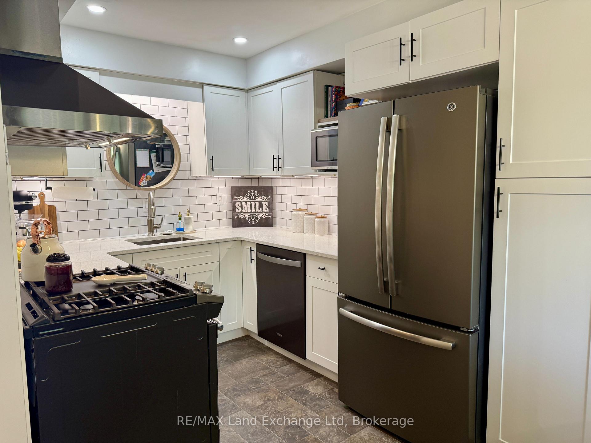 Photo 6 of 152 Bennett Street E, Goderich, Goderich (Town) — HOMEH