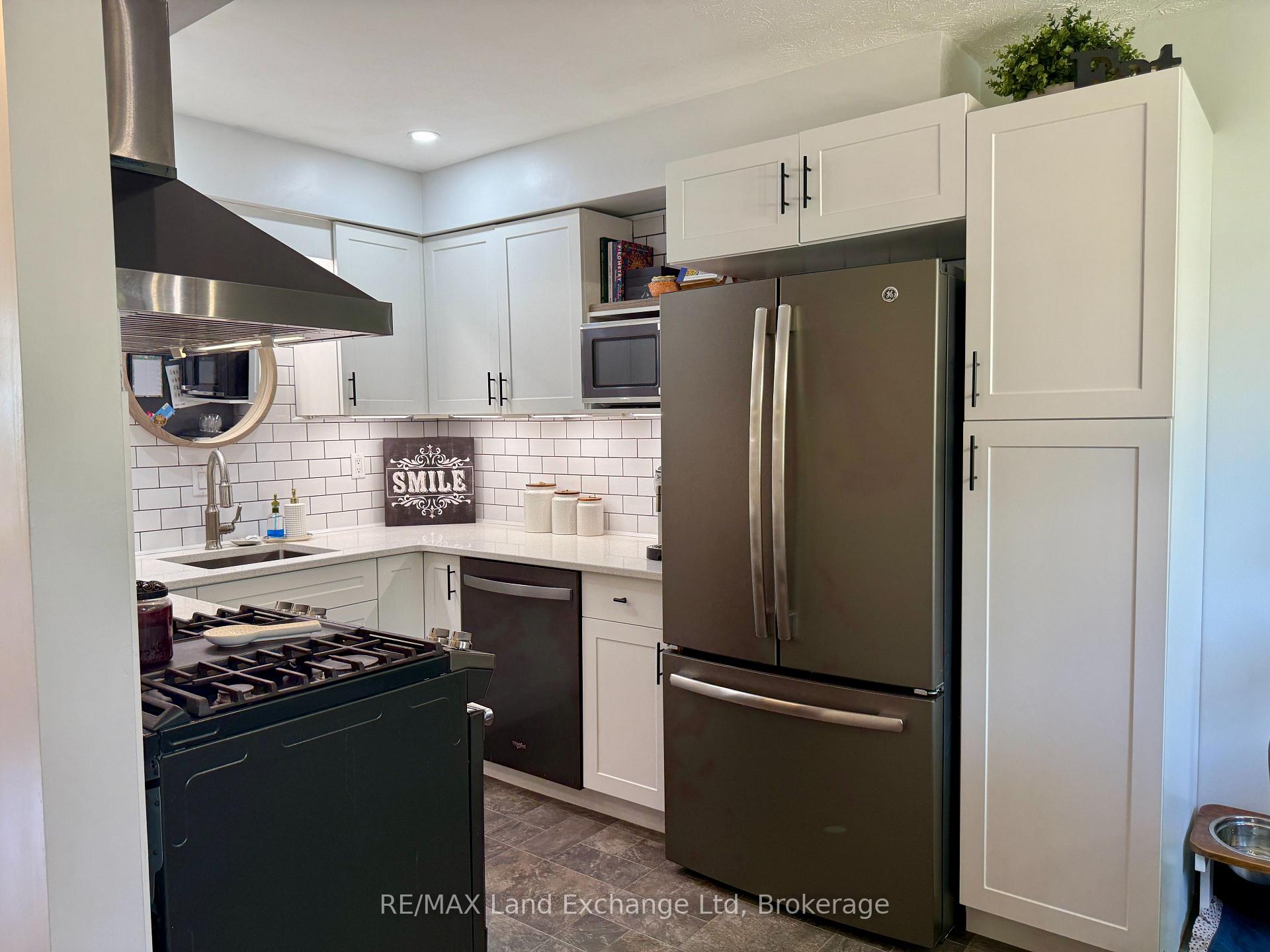 Photo 2 of 152 Bennett Street E, Goderich, Goderich (Town) — HOMEH