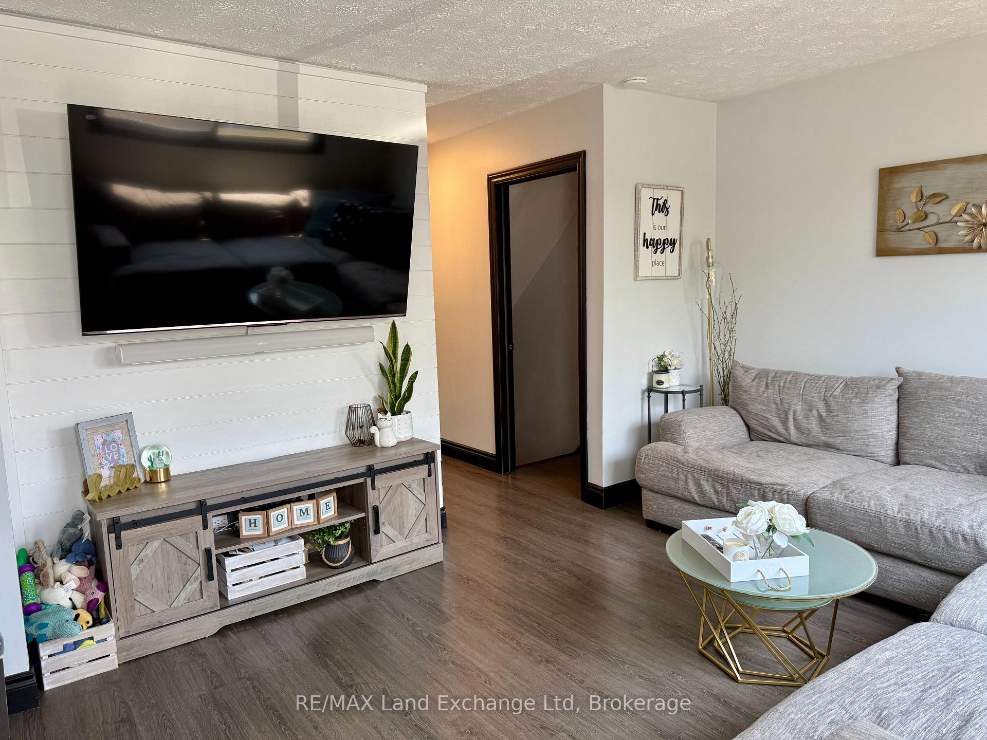 Photo 5 of 152 Bennett Street E, Goderich, Goderich (Town) — HOMEH