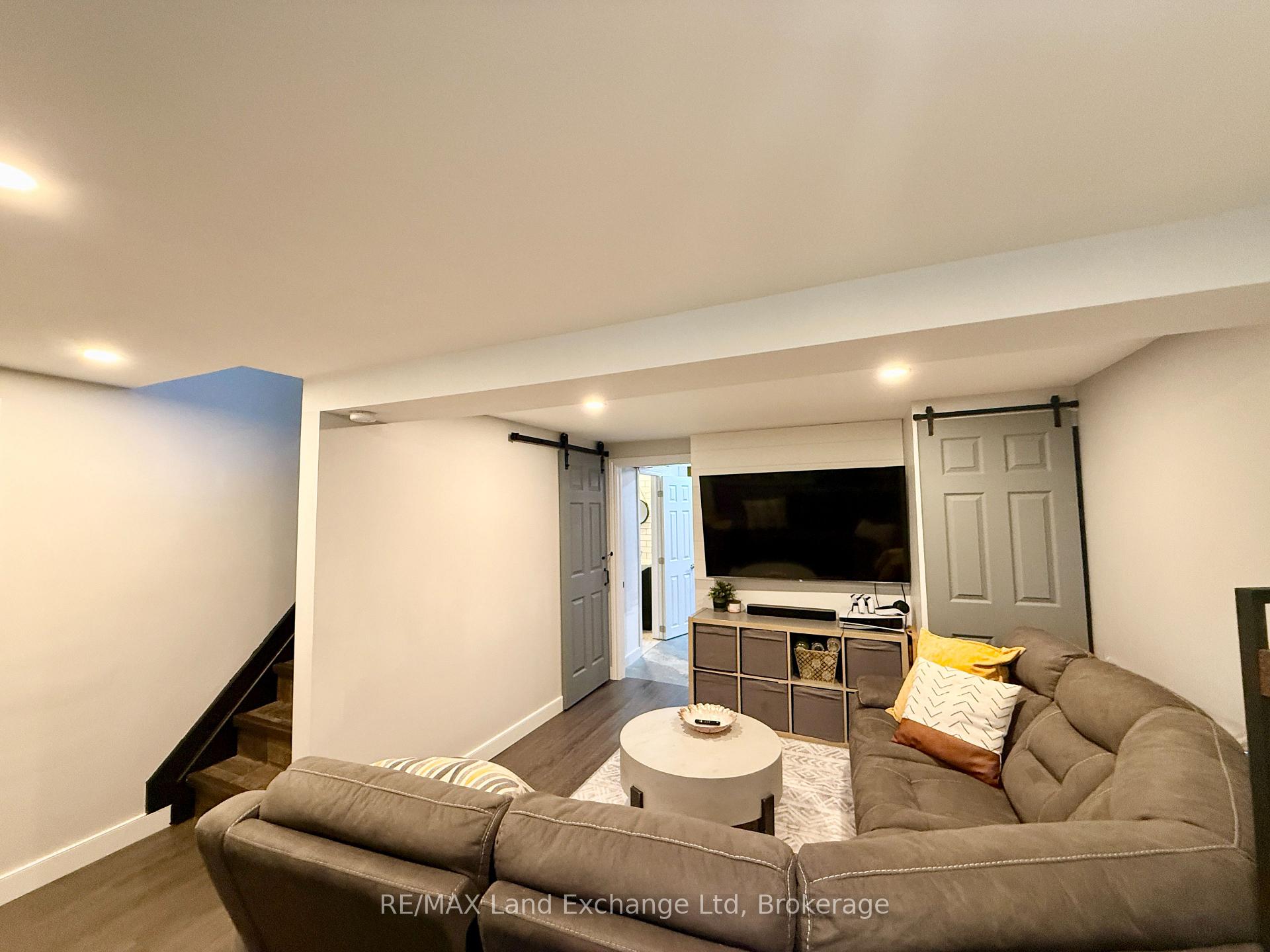 Photo 15 of 152 Bennett Street E, Goderich, Goderich (Town) — HOMEH
