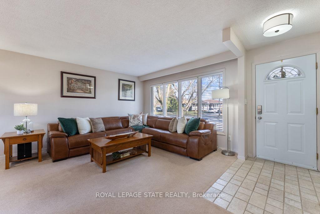 Photo 4 of 34 Cindy Drive, St. Catharines, Lakeshore — HOMEH