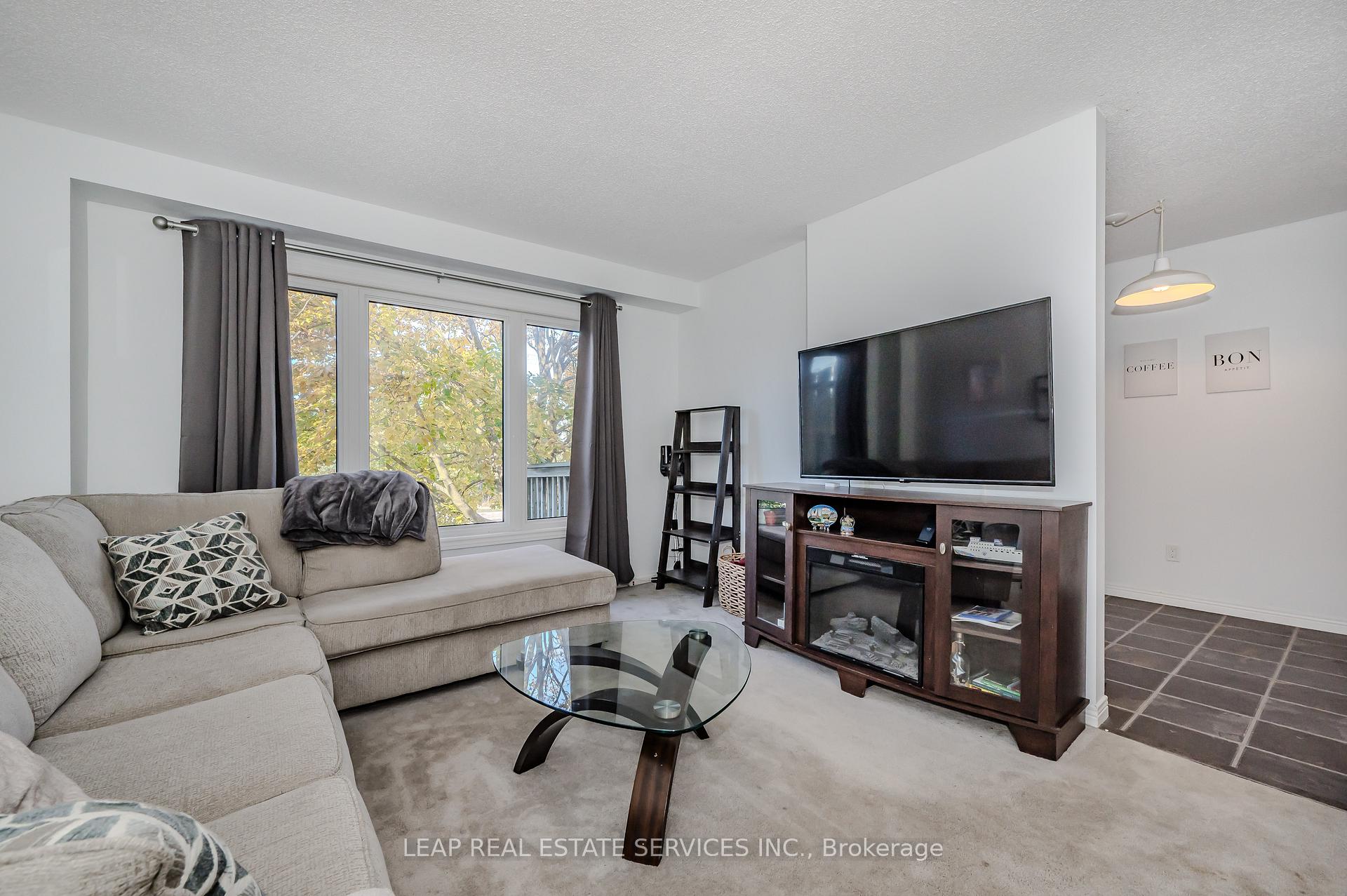 Photo 3 of Unit 13, 365 Bennington Gate, Waterloo — HOMEH