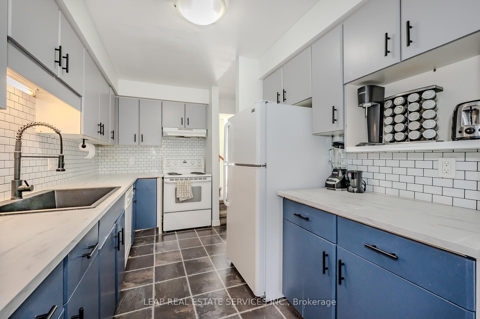 Photo 5 of Unit 13, 365 Bennington Gate, Waterloo — HOMEH