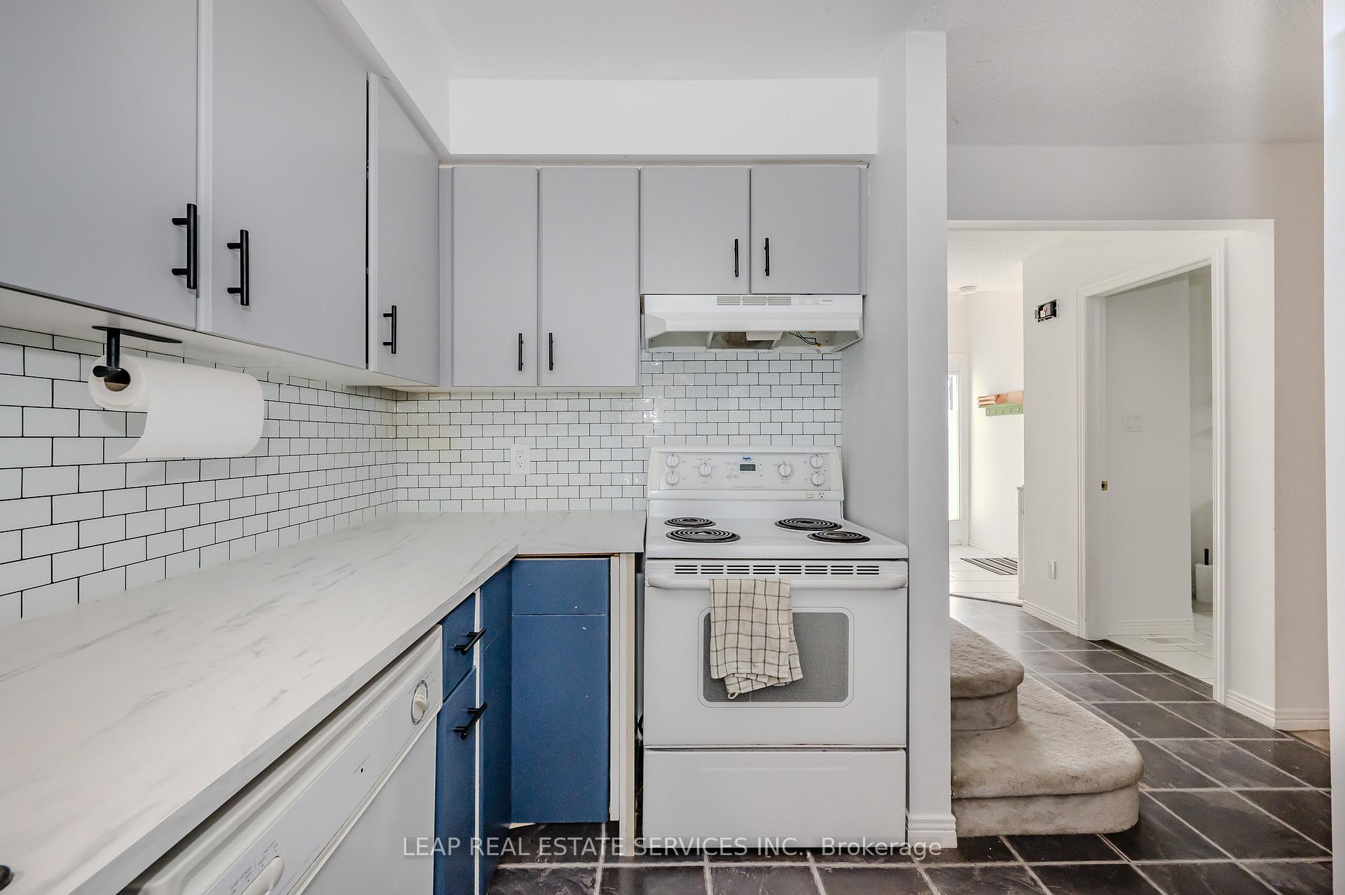 Photo 4 of Unit 13, 365 Bennington Gate, Waterloo — HOMEH